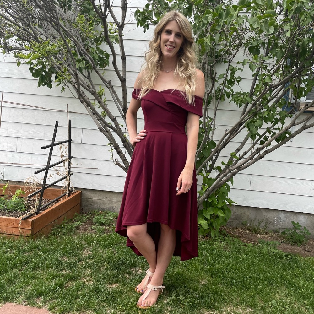 Gorgeous off shoulder dress with pockets
